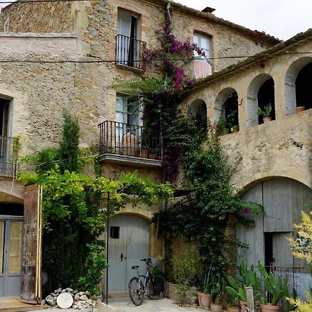 Can Tat, Loft In A Old Coach House Sant Jordi Desvalls Bagian luar foto