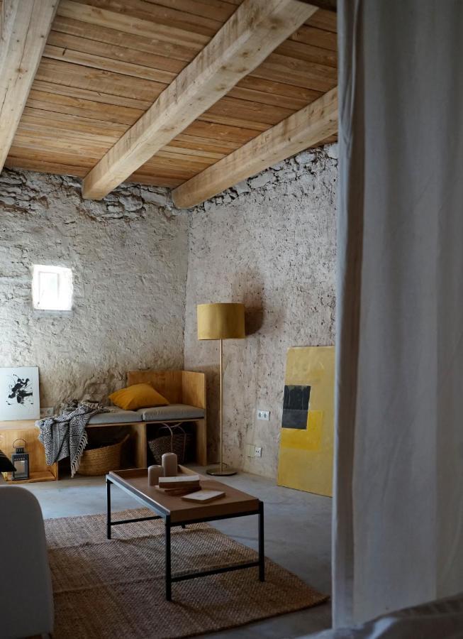 Can Tat, Loft In A Old Coach House Sant Jordi Desvalls Bagian luar foto