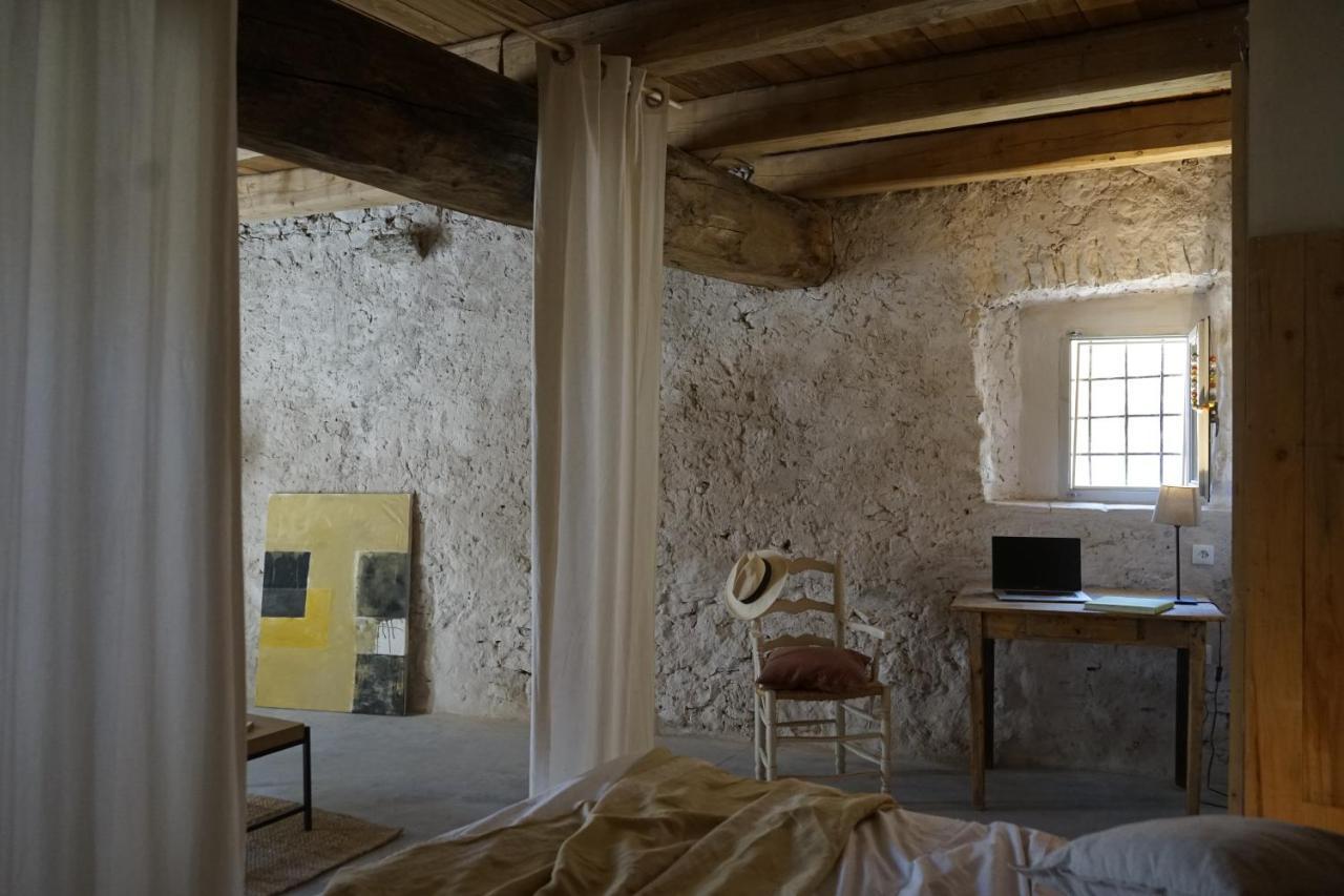 Can Tat, Loft In A Old Coach House Sant Jordi Desvalls Bagian luar foto