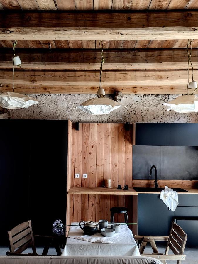 Can Tat, Loft In A Old Coach House Sant Jordi Desvalls Bagian luar foto