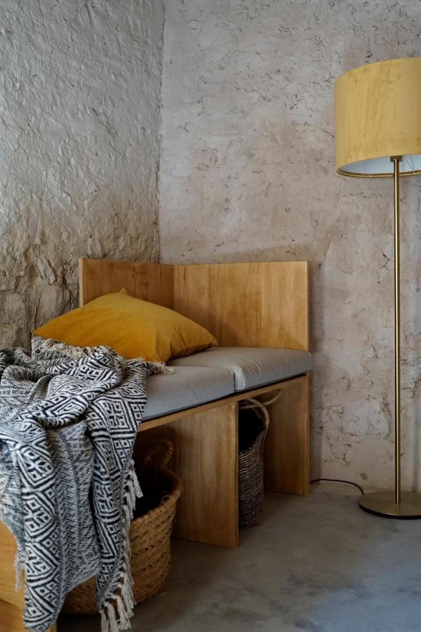 Can Tat, Loft In A Old Coach House Sant Jordi Desvalls Bagian luar foto