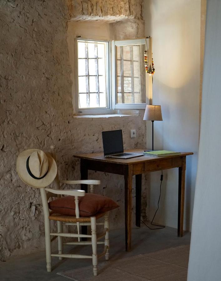 Can Tat, Loft In A Old Coach House Sant Jordi Desvalls Bagian luar foto
