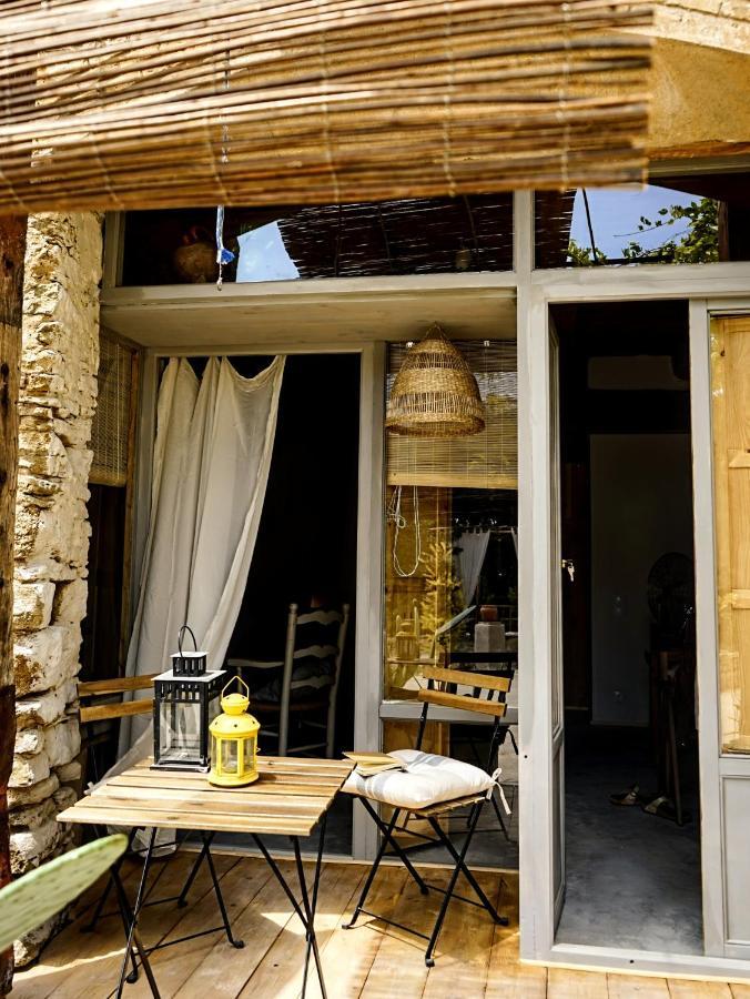 Can Tat, Loft In A Old Coach House Sant Jordi Desvalls Bagian luar foto