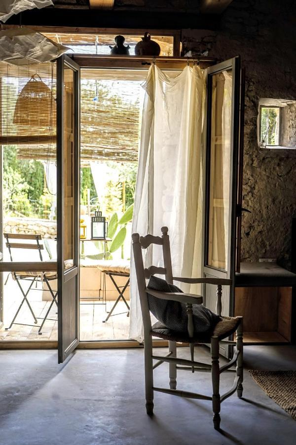 Can Tat, Loft In A Old Coach House Sant Jordi Desvalls Bagian luar foto