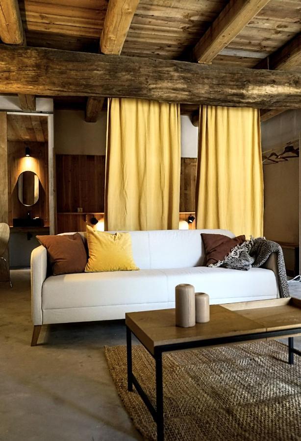 Can Tat, Loft In A Old Coach House Sant Jordi Desvalls Bagian luar foto
