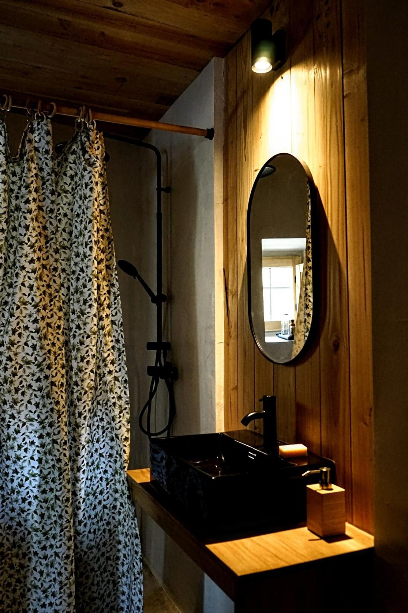Can Tat, Loft In A Old Coach House Sant Jordi Desvalls Bagian luar foto