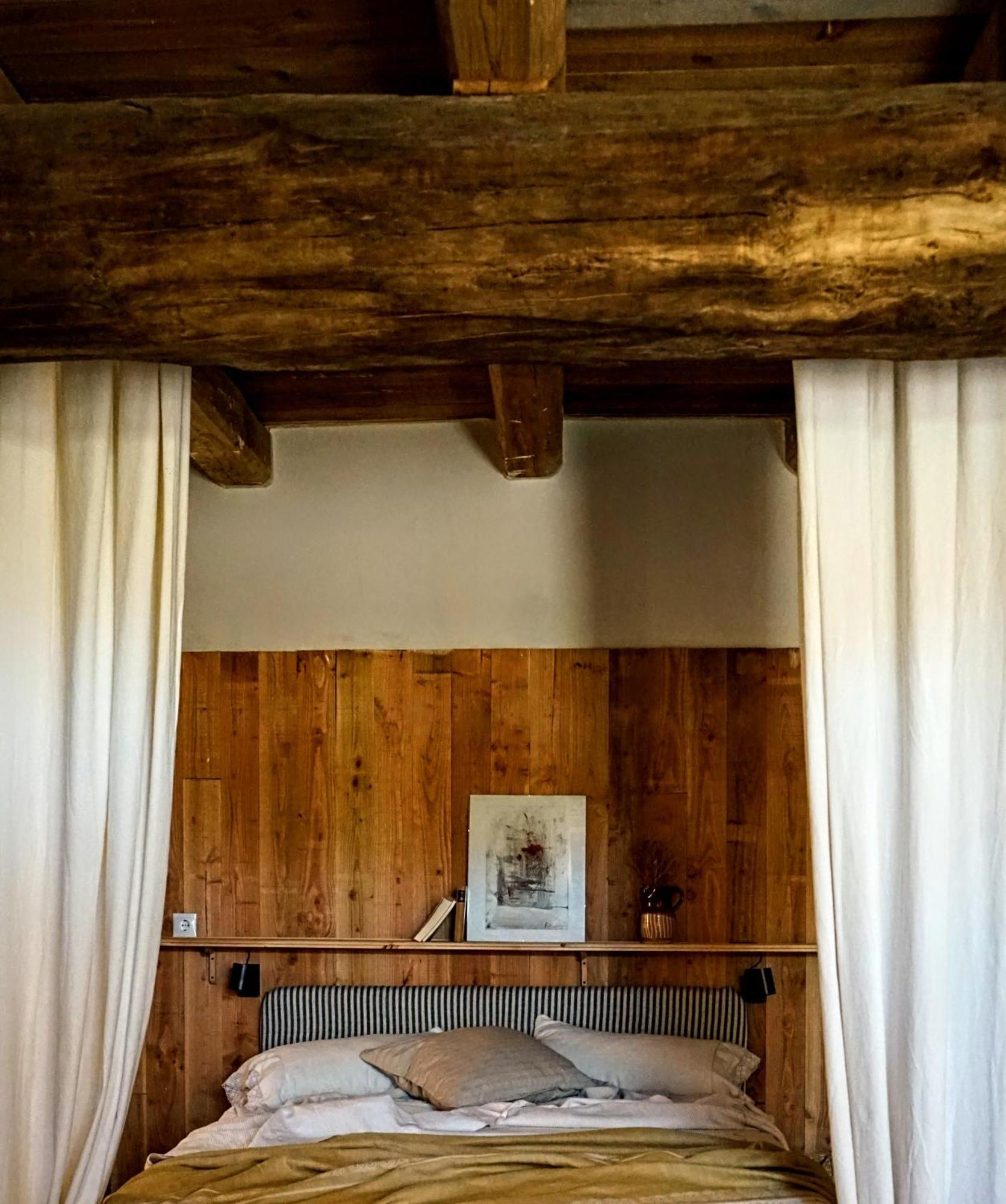 Can Tat, Loft In A Old Coach House Sant Jordi Desvalls Bagian luar foto